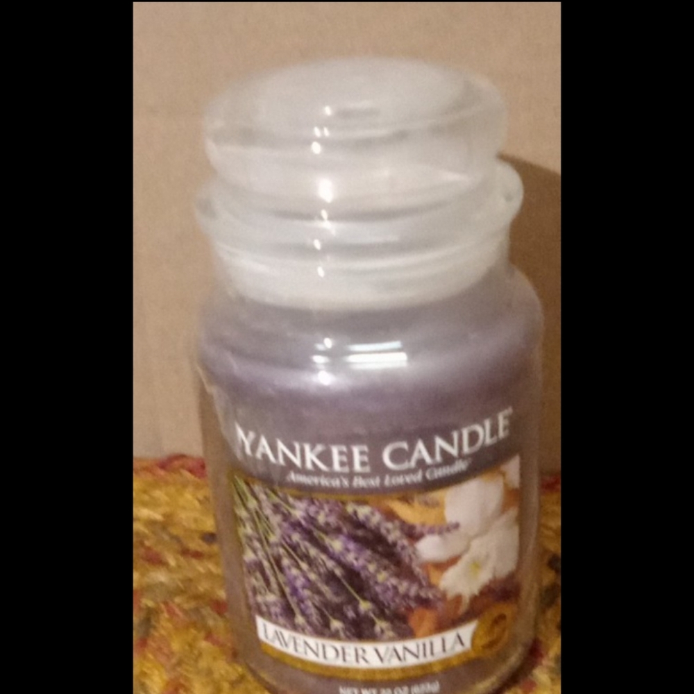 Yankee Candle Lavender Vanilla in Soft Purple Full